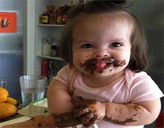 Tuy nhiên, người mắc bệnh cao huyết áp, người bệnh mới hồi phục, khi ăn uống, bệnh nhân sau khi phẫu thuật ngoại khoa thì không nên cười to vì gây ảnh hưởng không tốt tới sức khỏe.