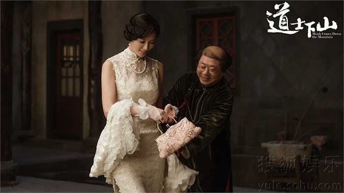 Dù đã qua tuổi 40, cô vẫn giữ được nét thanh xuân và vẻ ngọt ngào.