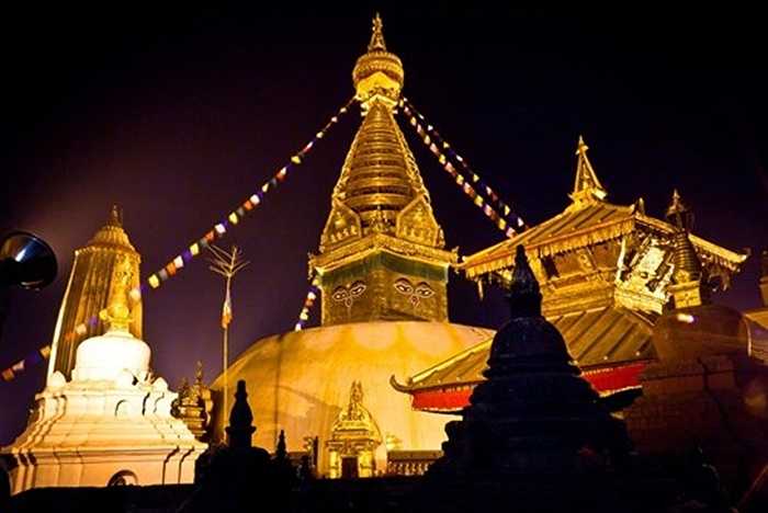 Quần thể tháp Syambhunath có niên đại 1.500 năm và là một trong những công trình kiến trúc nổi tiếng 'hút khách' và linh thiêng nhất của Nepal.