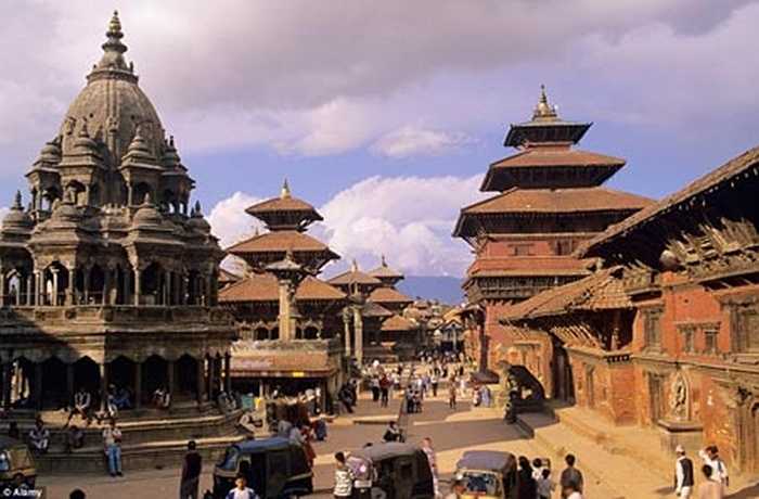 Quảng trường Patan Durbar - một trong ba quảng trường lớn của thành phố Kathmandu, cũng quy tụ khá nhiều kiến trúc đền thờ cổ kính.