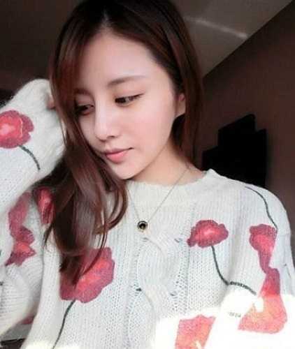 Khi những hình ảnh và thông tin về Gia Thiến được đăng tải, cư dân mạng không ngừng khen ngợi nhan sắc và học thức của nữ thạc sỹ. Phần lớn mọi người cho rằng, cô không giống các hot girl khác