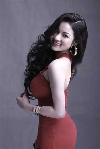 Thuỷ Top được biết đến với vai trò diễn viên, người mẫu ảnh và ca sỹ.