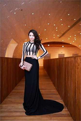 Sau khi giảm cân, người đẹp 'lột xác' thành một quý cô sexy và thời thượng nhất nhì showbiz Việt. 