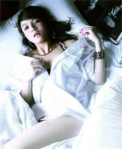 Huỳnh Minh Thuỷ từng là một cái tên sáng giá trong làng mẫu ảnh với hàng loạt những bộ ảnh sexy. 