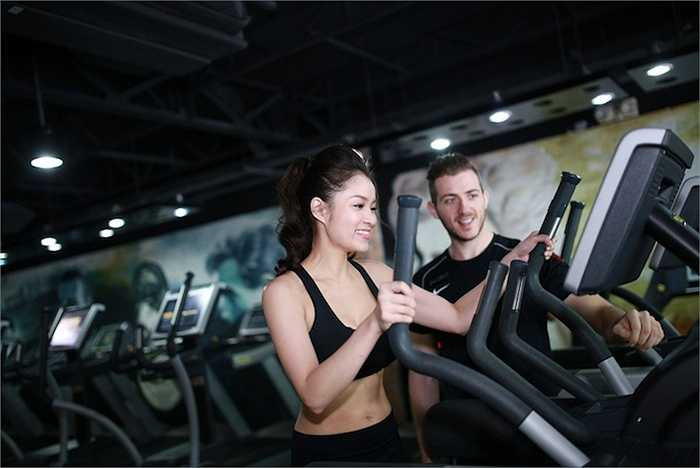 Bật mí về sự thay đổi này, Thủy Top chia sẻ, thời gian đầu khi vừa về nước, Thủy Top cảm thấy thiếu tự tin vì vóc dáng khá mũm mĩm của mình 