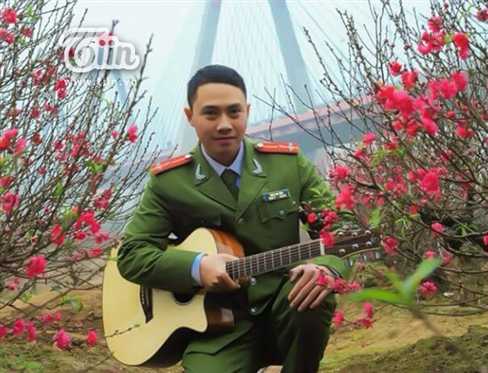 Thầy giáo công an