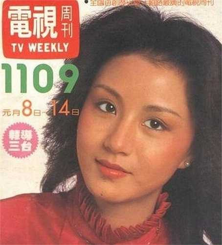 Trần Kỳ (tên tiếng Anh là June Chan) sinh ngày 26/5/1974 tại Quảng Đông, từng là nghệ sĩ thuộc quyền quản lý của TVB. Khi còn trẻ, cô có nhan sắc ngọt ngào dù vóc dáng khiêm tốn, chỉ cao 1,60 m.