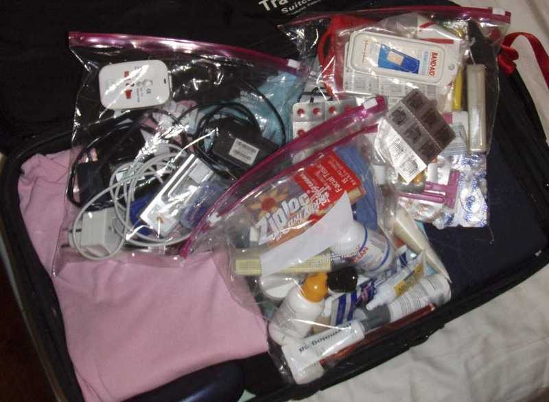 Cách sắp xếp đồ đạc trong vali thông minh để đi du lịch