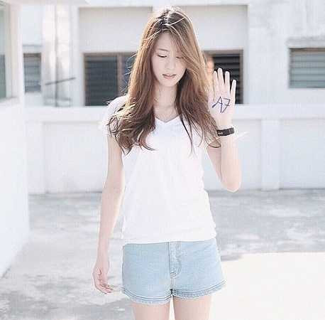 Pimtha là hot girl nổi tiếng của xứ sở Chùa Vàng với vẻ đẹp trong sáng. Tài khoản Instagram của cô bạn thu hút hơn 1 triệu lượt theo dõi.