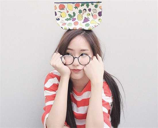 Với ngoại hình nhỏ nhắn như búp bê, Pimtha thường lựa chọn cho mình những bộ trang phục trẻ trung với màu sắc tao nhã, tôn lên được nét ngây, thơ trong sáng của mình