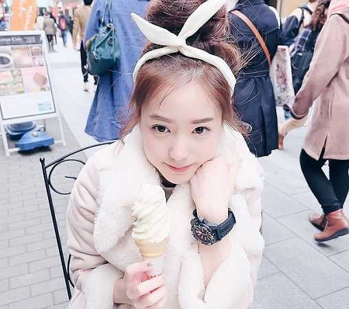 Là một tín đồ của thời trang, Pimtha sở hữu tủ quần áo đồ sộ, với những kiểu dáng trẻ trung hợp thời. Phong cách thời trang của hot girl này cũng biến hóa liên tục, rất ít khi cô diện lại một món đồ mà mình đã từng mặc trước kia.