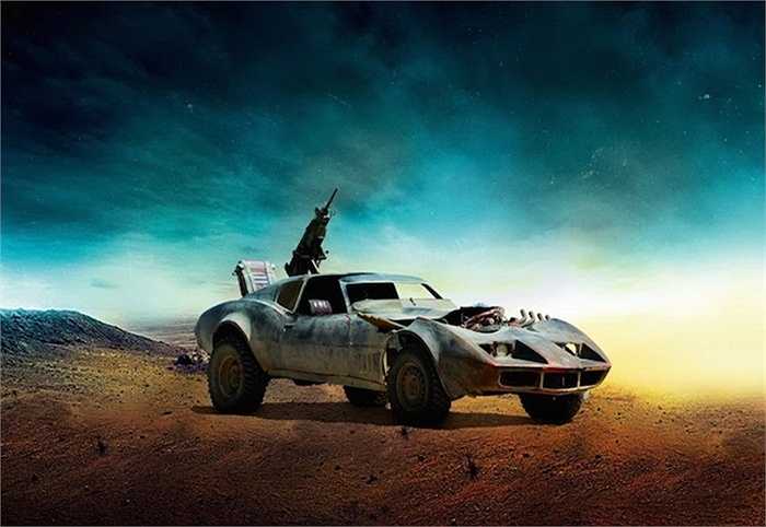 Chiếc Corvette C3 này được trang bị thêm súng máy ở phía sau