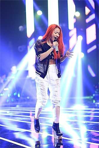 Người đẹp lên tiếng thah minh: 'Do sự cố đứng trên giày cao gót lại nằm chênh vênh trên giường nên việc giữ thăng bằng không tốt khiến giọng hát của tôi bị phô ở đoạn đầu'. Thủy Top tâm sự, khó khăn lớn nhất của cô là thay đổi định kiến 'người đẹp đi hát' nên cô nỗ lực hết sức để được khán giả công nhận.