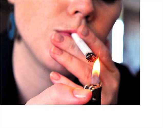 Không nên hút thuốc lá: Thuốc lá sẽ làm tăng nguy cơ gây ung thư thanh quản, là nguyên nhân viêm thanh quản dẫn đến giọng nói thô, khàn và yếu đi.