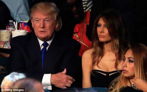 'Độc cô cầu bại' Mayweather thắng nghẹt thở trận so găng 300 triệu USD