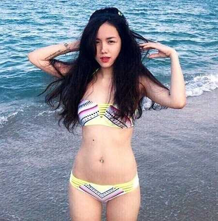 Đầu hè, Phương Ly (em gái ca sĩ Phương Linh) có dịp tắm biển tại Nha Trang. Hot girl mới nổi có thân hình khiến nhiều cô gái ao ước.