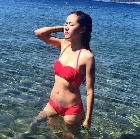 Cô diện nhiều bộ bikini khác nhau trong kỳ nghỉ này. Các hình ảnh đi biển của Phương Ly nhận được hơn 6.000 lượt thích trên Facebook.