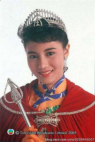 Lý Gia Hân giành chiếc vương miện Hoa hậu Hong Kong 1988 khi vừa tròn 18 tuổi. Sau đó, cô tham gia đóng phim và gặt hái được nhiều thành tựu. Cho tới nay, Lý Gia Hân vẫn được coi là 'hoa hậu đẹp nhất trong các Hoa hậu Hong Kong'.