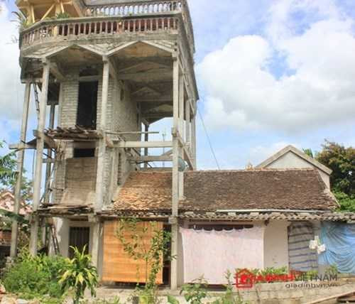 Ông Cường tự thiết kế và bắt đầu xây dựng từ năm 2006. Gia chủ gần như không thuê mướn mà chỉ tự mình xây dựng.