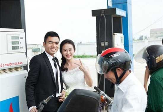 Sau khi bộ ảnh cưới được chia sẻ trên trang cá nhân, cặp đôi đã nhận được rất nhiều lời khen của bạn bè về ý tưởng mới lạ cho bộ ảnh cưới. 