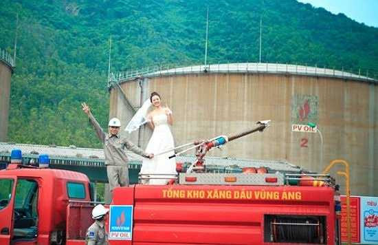 Thông qua bộ ảnh cưới để đời này, Phương Thúy, Đức Hướng muốn gửi gắm thông điệp tình yêu bình dị của họ: Hạnh phúc có được từ những điều giản đơn và tự nhiên nhất. 