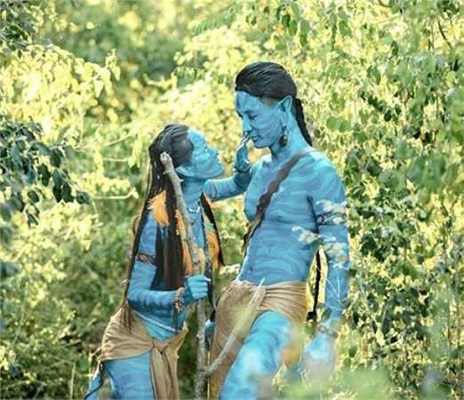 Chủ nhân của bộ ảnh cưới ấn tượng này là Năm Hoàng (SN 1987) và Cẩm Nhung (SN 1993) hiện đang sinh sống TP. Hồ Chí Minh. 