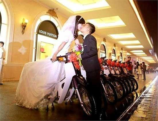 Lê Tuấn Anh (sinh năm 1993) và Nguyễn Thu Hà (sinh năm 1994), sống tại Tân Lạc, Hòa Bình. Cả hai biết đến nhau trong lần Thu Hà tham gia sinh hoạt câu lạc bộ Dream của Tuấn Anh vào năm 2013. 