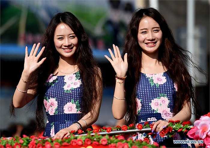 'Lễ hội song sinh' tại Vân Nam, Trung Quốc đã thu hút sự tham gia của rất nhiều cặp sinh đôi đến từ nhiều quốc gia khác nhau