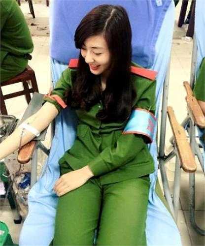 Khánh Ly hiện đang là sinh viên năm 2 chuyên ngành Cảnh sát bảo vệ mục tiêu, trường Trung cấp Cảnh sát vũ trang.