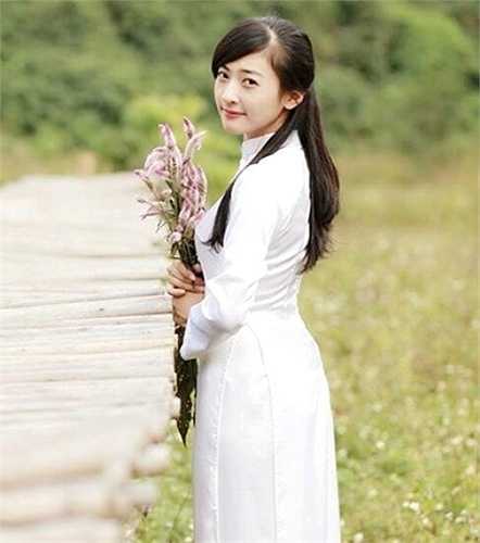 Nữ sinh xinh đẹp cho biết, gia đình cô không có ai làm ngành cảnh sát, thế nhưng bản thân Ly thì luôn mong muốn phục vụ trong ngành