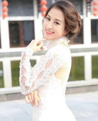 Hoàng Anh chia sẻ: 'Từ nhỏ, tôi đã có ước mơ trở thành một nữ cảnh sát giống mẹ. Mẹ là một người kiên định và là một phụ nữ mạnh mẽ trước mọi gian khó, thử thách'.