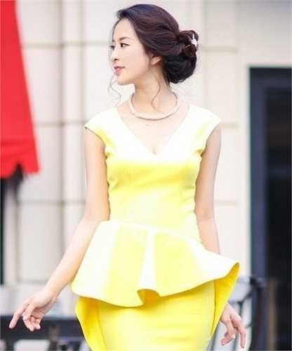 'Cũng nhờ hình mẫu của mẹ mà tôi đã có ước mơ đến một ngày được khoác lên mình bộ cảnh phục và quyết tâm thi vào học viện cảnh sát, cô bạn xinh tươi này chia sẻ thêm.