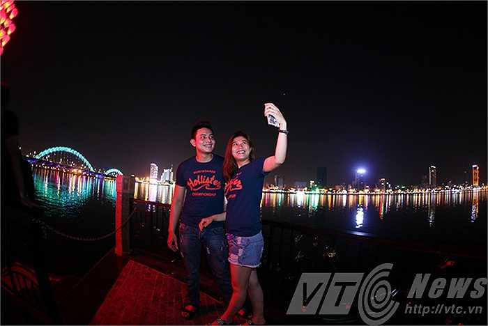 Không quên ghi lại khoảnh khắc đáng nhớ