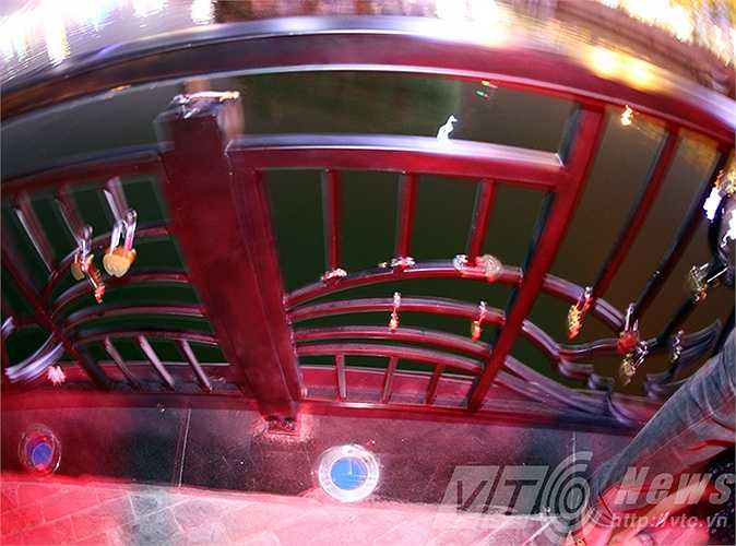 Mỗi lúc một nhiều khóa