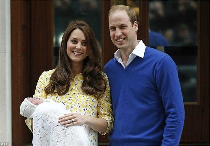 Giây phút hạnh phúc của vợ chồng Hoàng tử William khi giới thiệu tiểu Công chúa với đất nước và toàn thế giới. (nguồn: xedoisong.vn)