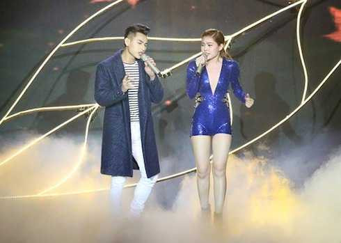 Giang Hồng Ngọc tình tứ với Issac trong 'Thu cuối'.