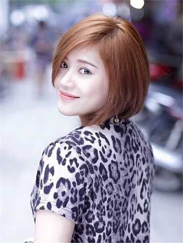 Cô nàng được nhận xét có gương mặt đẹp, diễn xuất khá. Milan Phạm còn gây ấn tượng khi thông thạo 4 thứ tiếng: Nga, Anh, Hàn, Tây Ban Nha.