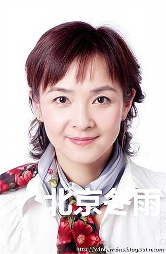 Năm 1979, Vương Dương được tuyển vào Viện kịch nghệ thuật nhi đồng Trung Quốc và phát triển cho đến hiện tại, cống hiến cho khán giả biết bao tác phẩm nghệ thuật hơn 40 năm trong nghề. Trong đó đặc biệt phải kể đến vở Mã Lan Hoa đã mang lại giải Hoa Mai cho nghệ sĩ Vương Dương.