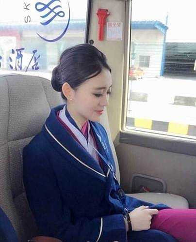 Những hình ảnh đẹp của Zoe Yao khi khoác lên mình trang phục tiếp viên hàng không.