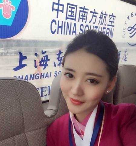 Gương mặt thơ ngây khiến người đối diện không nỡ rời mắt.