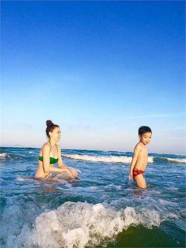 Hồ Ngọc Hà sở hữu vóc dáng thon gọn sau khi sinh bé Subeo.