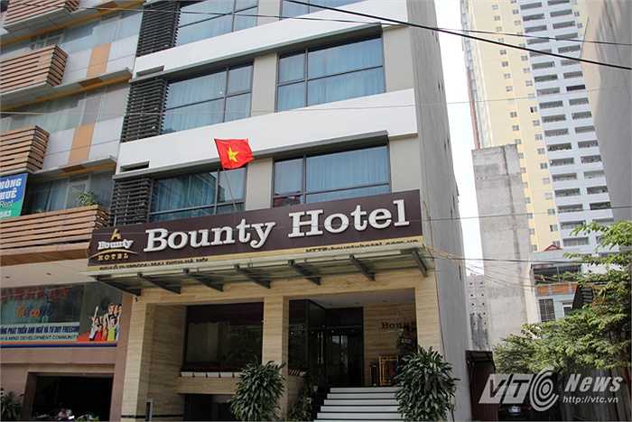 Khách sạn này khá nhỏ và không phục vụ đồ ăn.