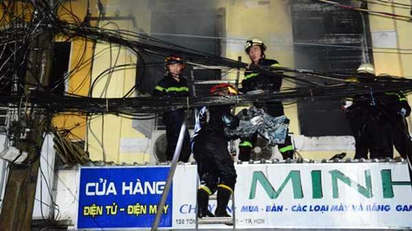 Cháy dữ dội ở trung tâm Sài Gòn, bé gái hai tuổi tử vong