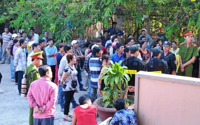 Hàng trăm người vây kín phiên tòa xử 52 giang hồ miền Tây