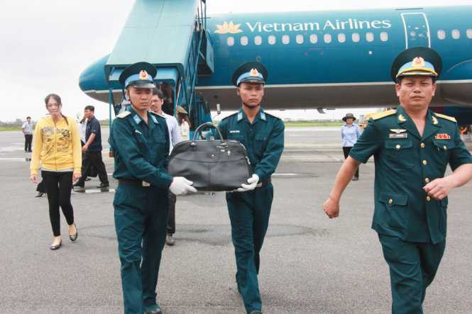Nghẹn ngào đưa di cốt phi công Su-22 rơi ở Bình Thuận về quê nhà