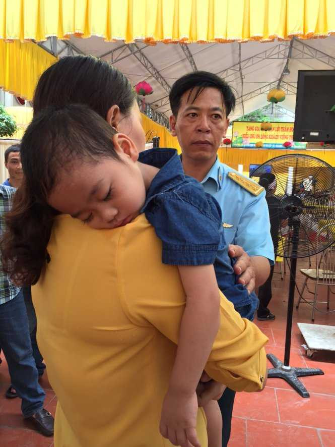 Nghẹn ngào đưa di cốt phi công Su-22 rơi ở Bình Thuận về quê nhà