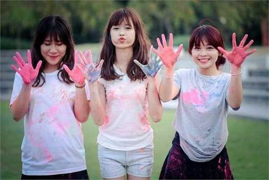 Bộ ảnh kỷ yếu cực ấn tượng và độc đáo của học sinh 12A6 trường THPT Phan Đình Phùng có tên 'GGA6' đã khiến người xem vừa thích thú, lại vừa xao xuyến khi nhớ lại những ngày tháng đi học.