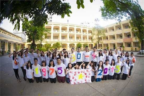 Học sinh lớp 12D7, trường THPT Việt Đức đã có một buổi chụp ảnh kỷ yếu vui nhộn. 