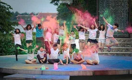 Những nụ cười rạng rỡ, những trò chọc phá của học trò được tái hiện hết sức sinh động và tự nhiên dưới ống kính đã khiến bộ ảnh này trở nên thực sự ấn tượng.