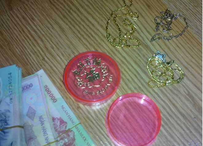 Nữ quái đi xe SH chuyên trộm tiền vàng trong đám cưới